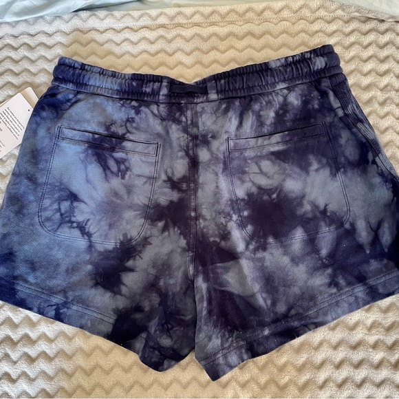 Athleta shorts - size medium - new with tags 💙 - Picture 2 of 5